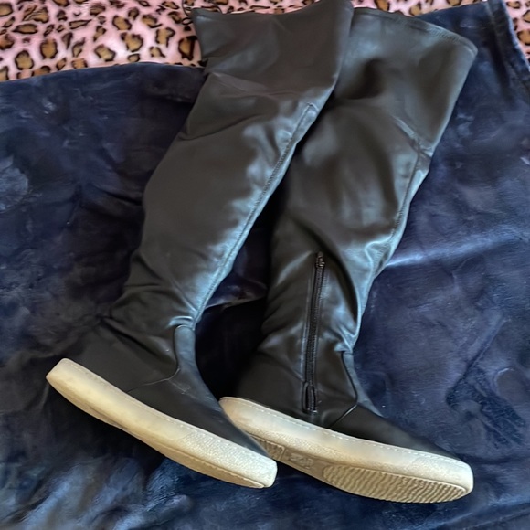 Hot! Faux leather LFL thigh high sneakers - Picture 2 of 9